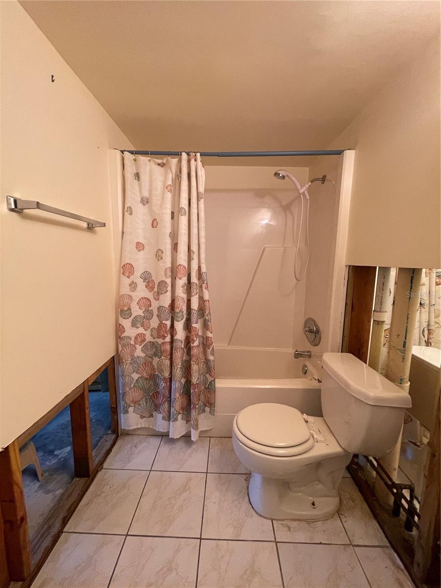 Image 46 of 75 For 22375 Edgewater Drive 151