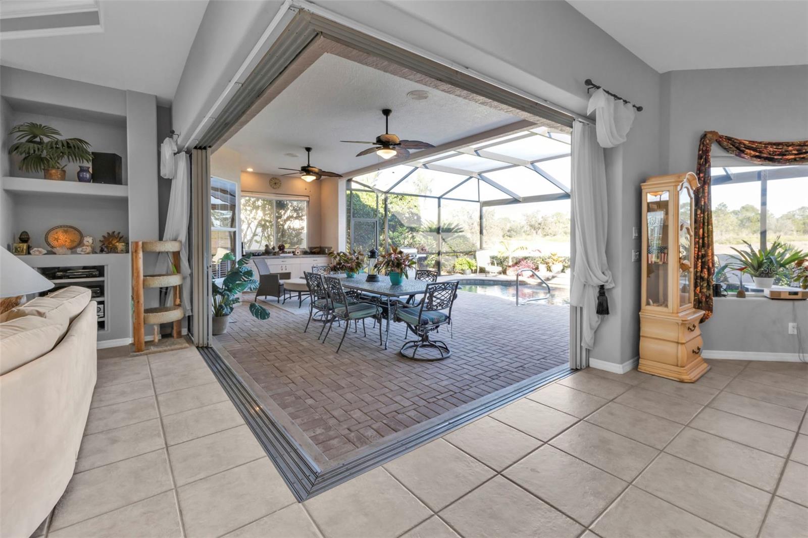 Listing photo id 11 for 2163 Silver Palm Road