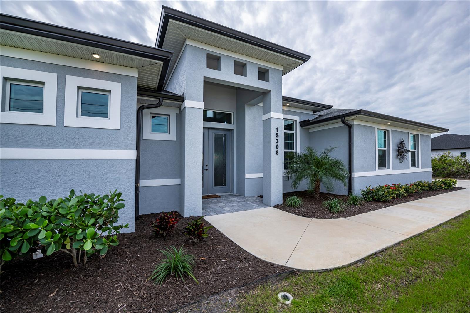 Image 3 of 66 For 15308 Acorn Circle