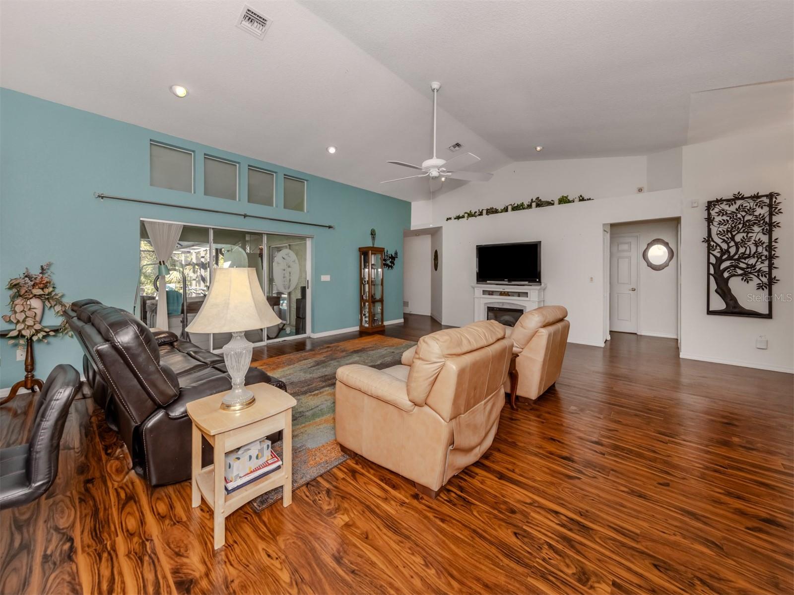 Image 6 of 59 For 3341 Briant Street