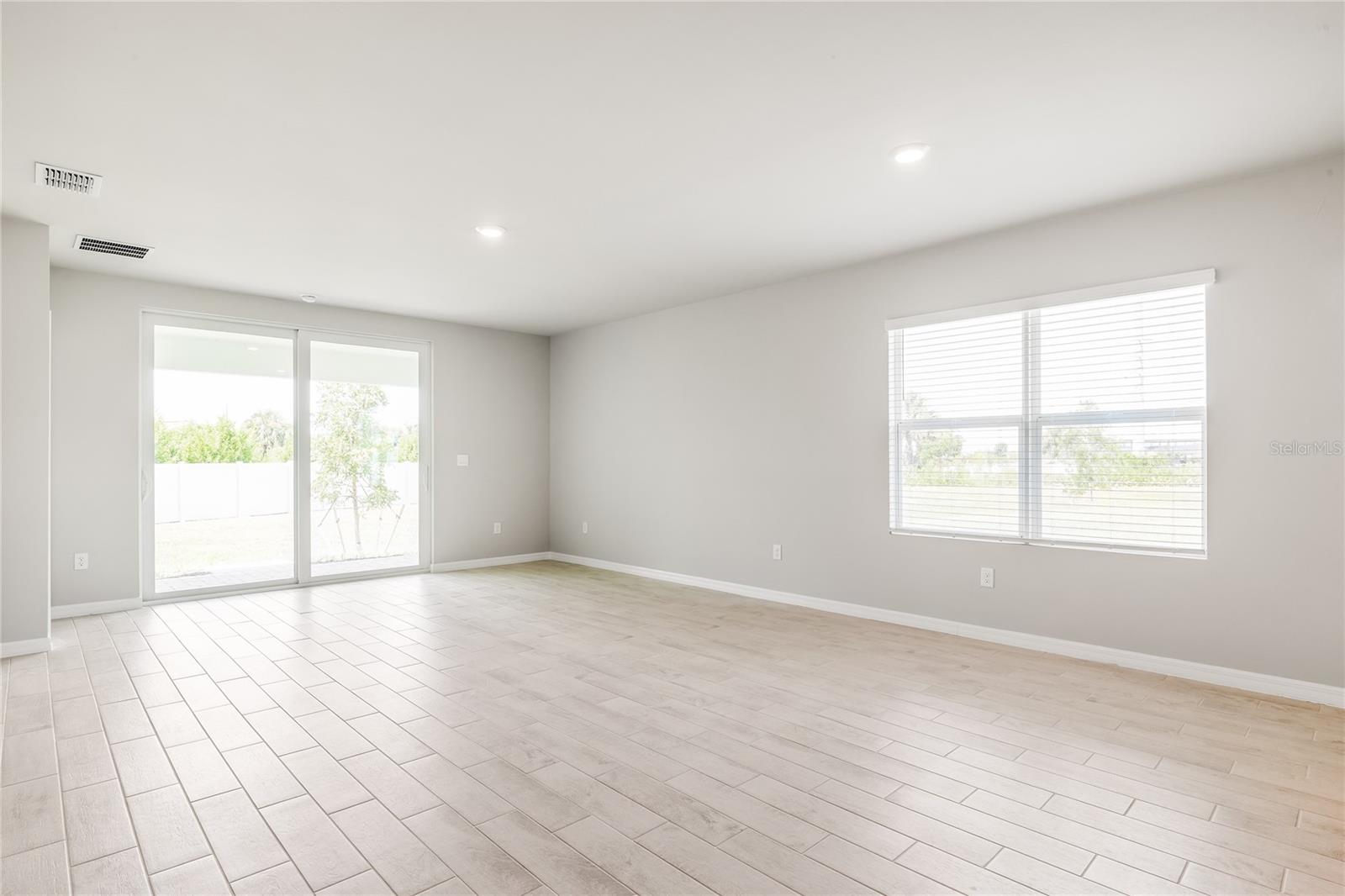 Image 15 of 35 For 9398 Sunbeam Circle