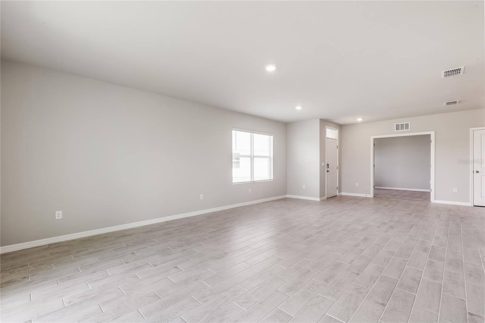 Image 17 of 35 For 9398 Sunbeam Circle
