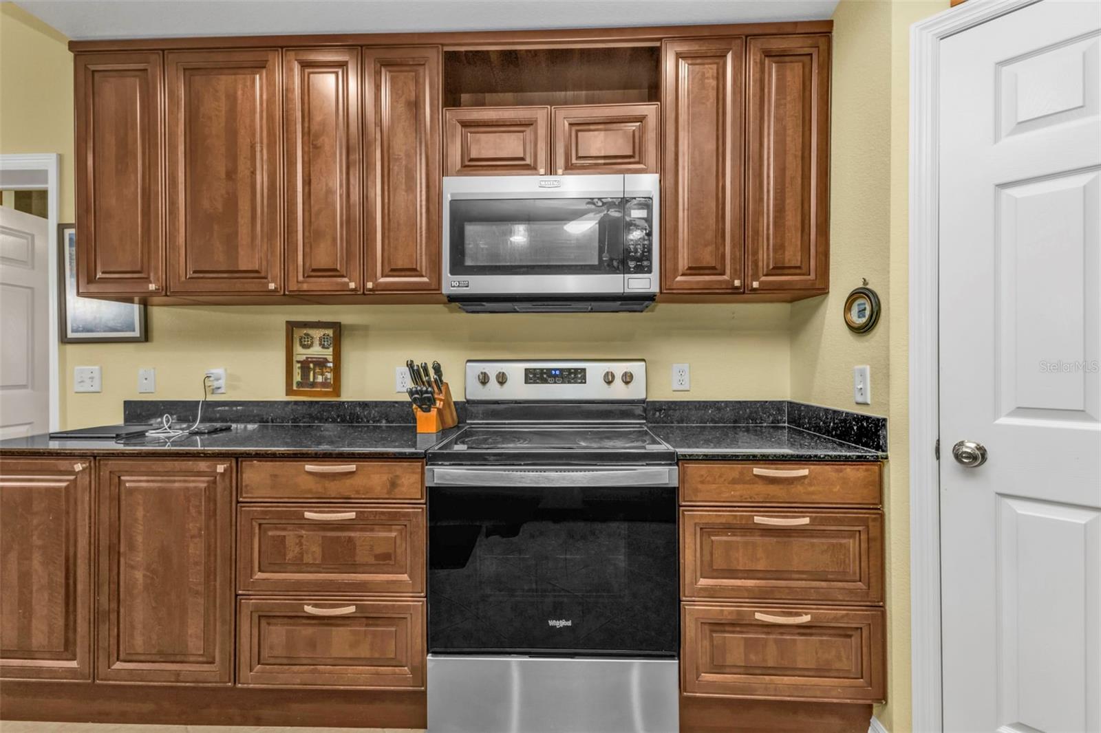 Image 7 of 51 For 3112 Club Drive 124