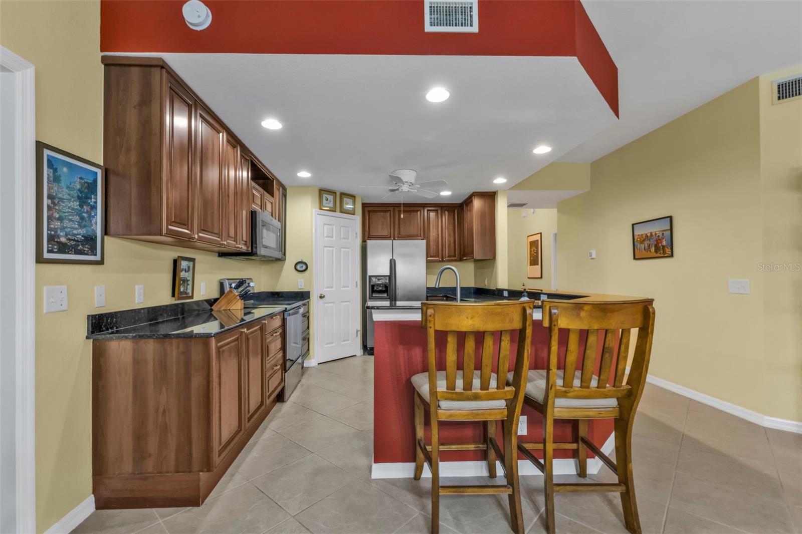 Image 8 of 51 For 3112 Club Drive 124