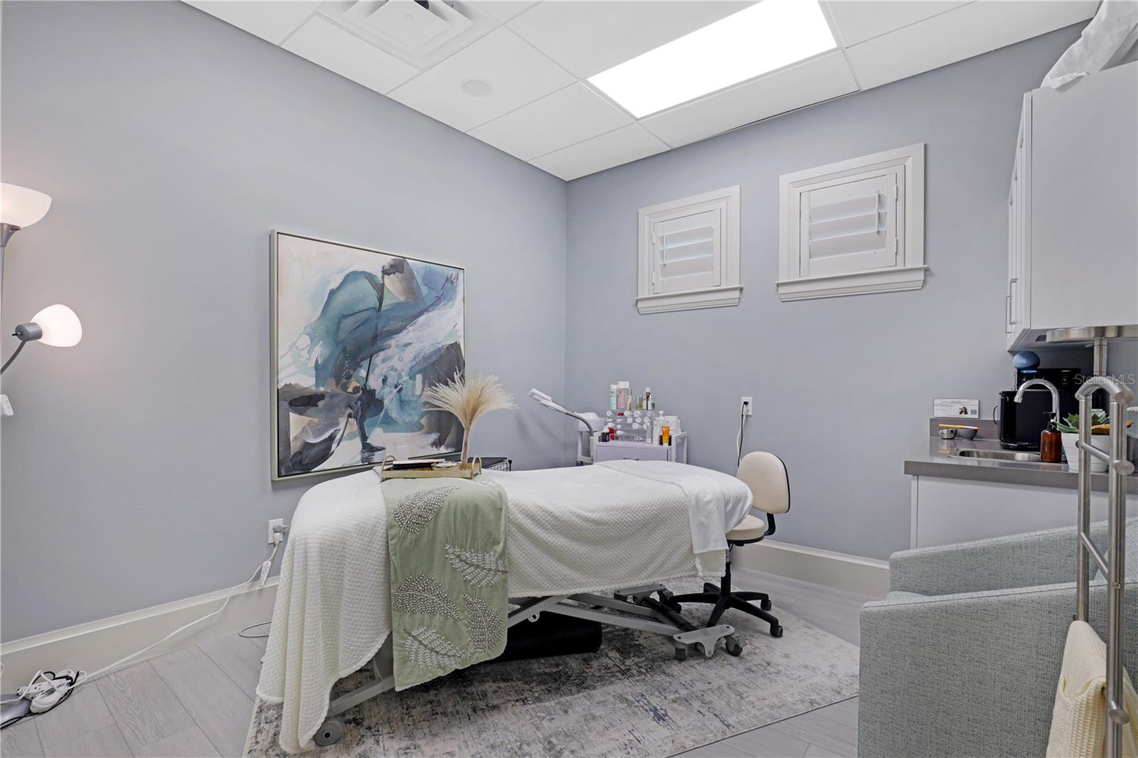 Listing photo id 25 for 14061 Heritage Landing Boulevard 434