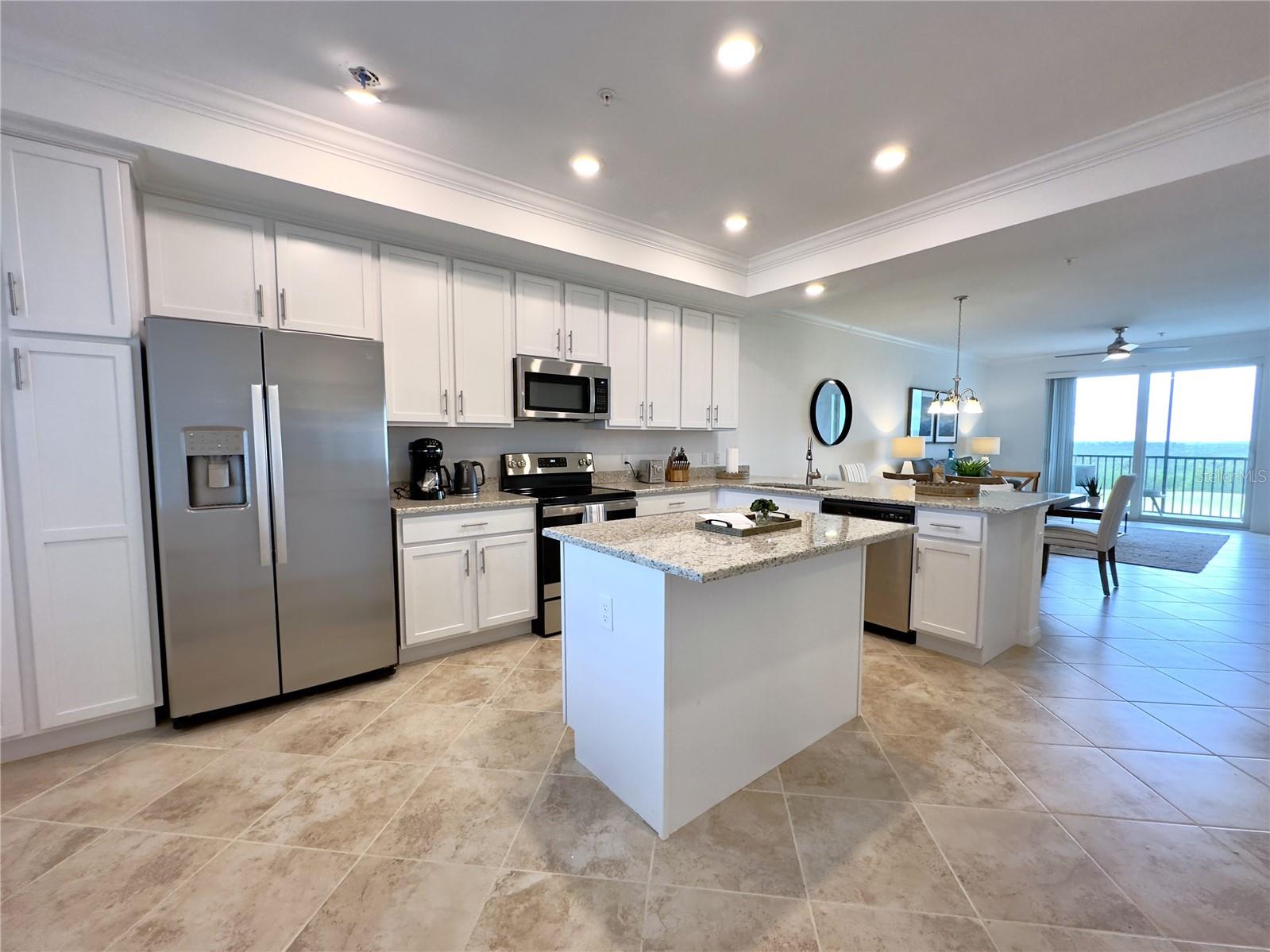 Listing photo id 3 for 14061 Heritage Landing Boulevard 434