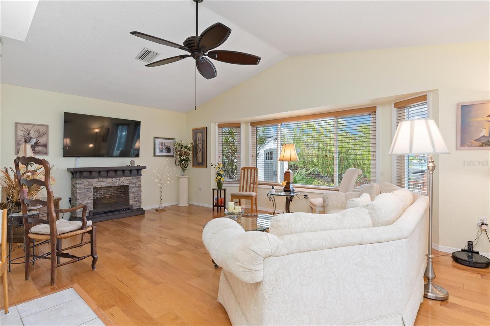 Image 22 of 67 For 18305 Wolbrette Circle