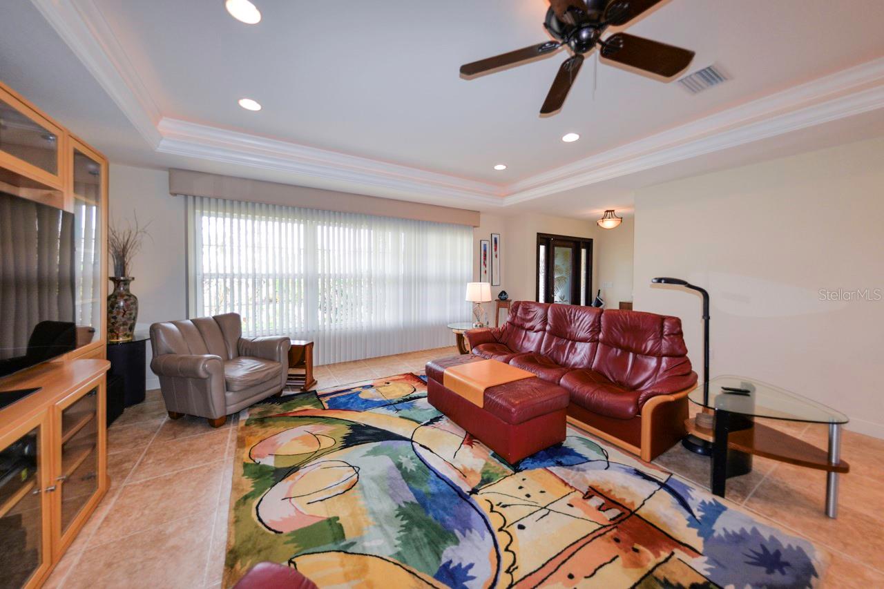 Image 11 of 79 For 805 Brenda Court