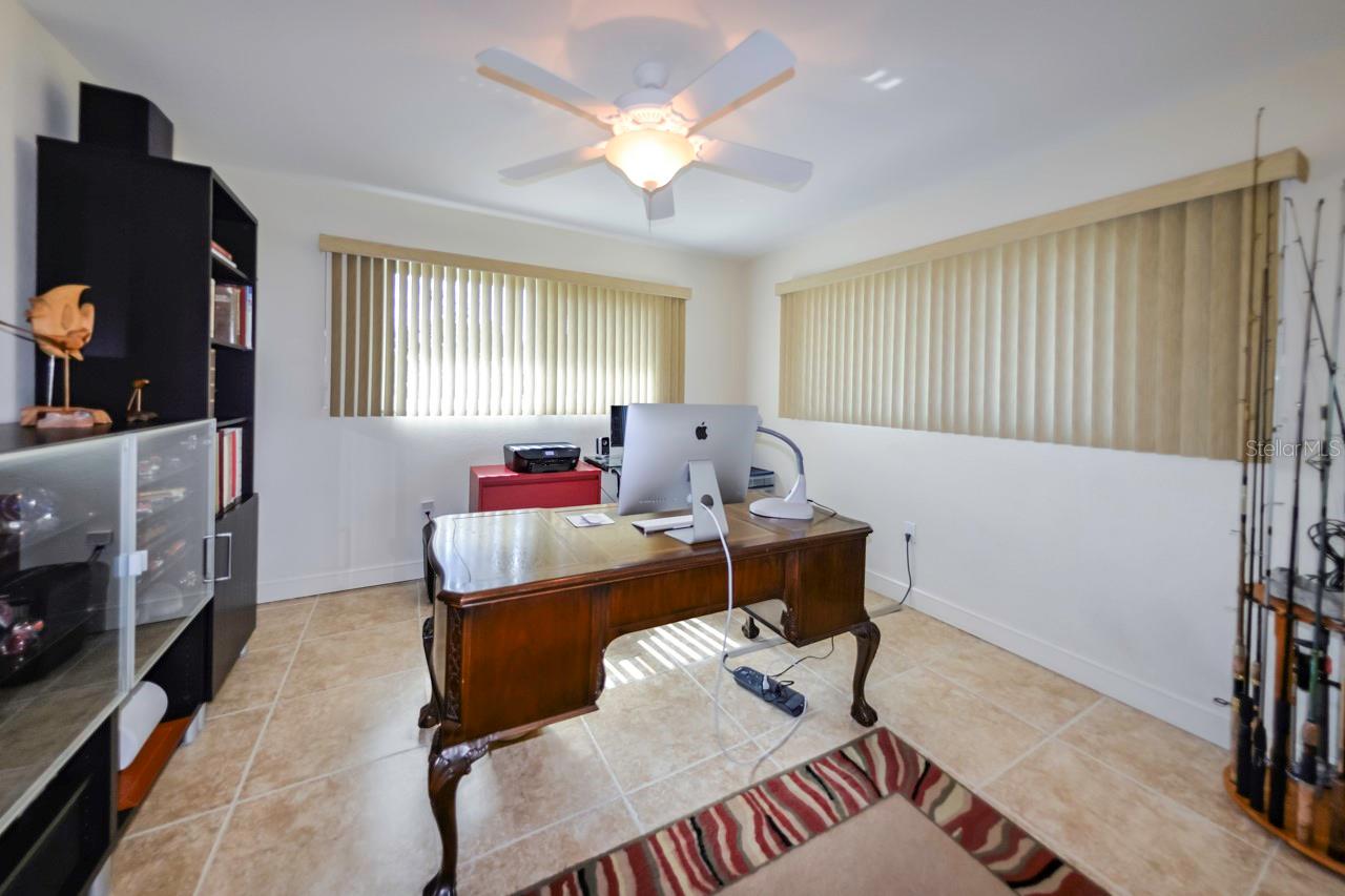 Image 33 of 79 For 805 Brenda Court