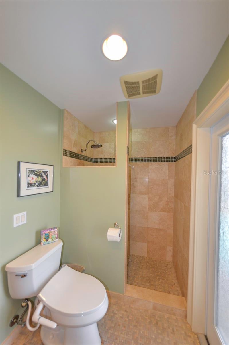 Image 35 of 79 For 805 Brenda Court