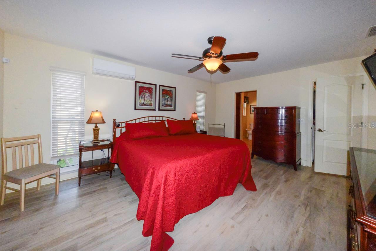 Image 37 of 79 For 805 Brenda Court