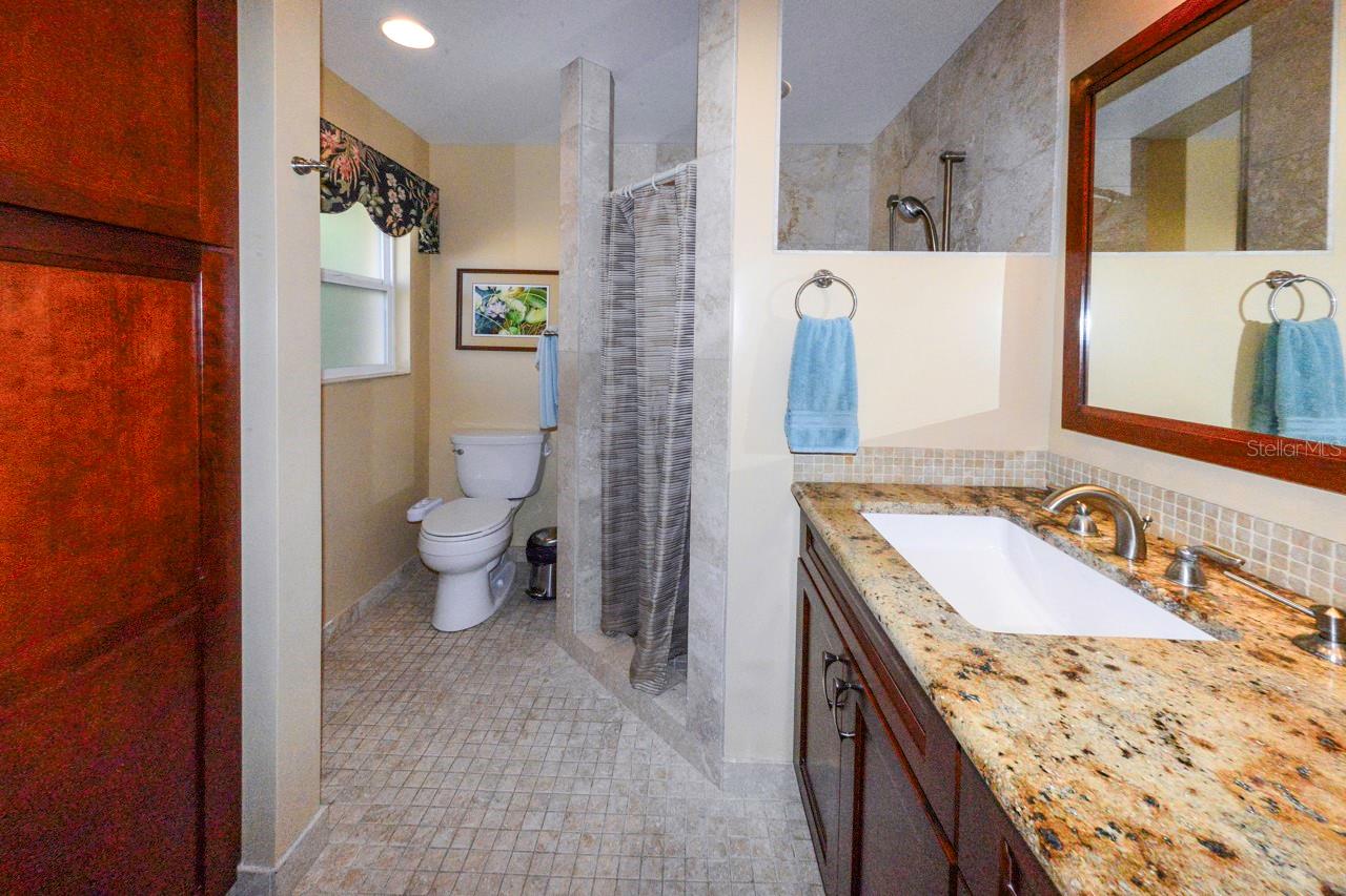 Image 40 of 79 For 805 Brenda Court