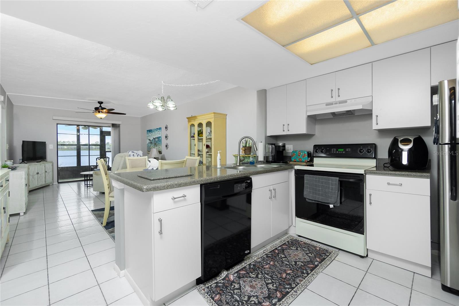 Image 5 of 31 For 25225 Rampart Boulevard 1701