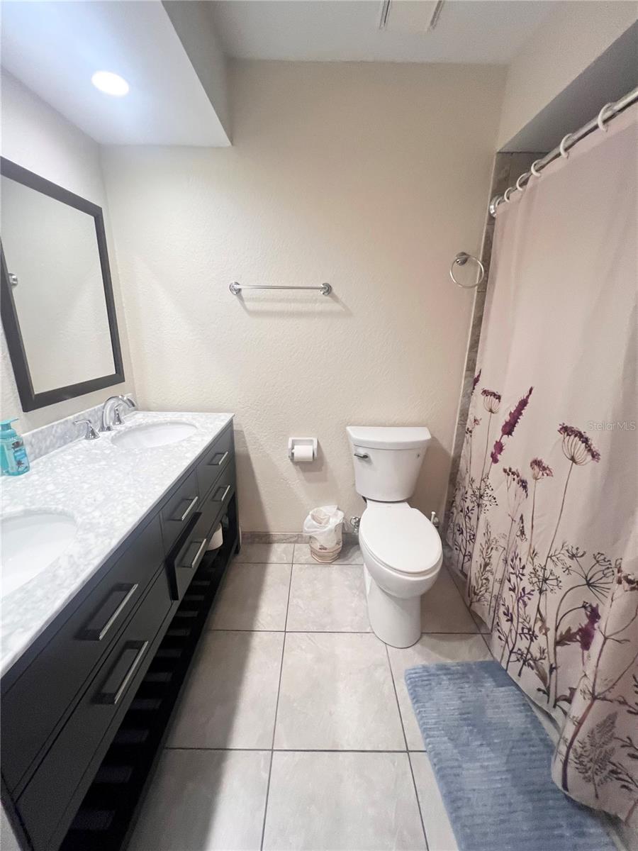 Image 11 of 13 For 20362 Emerald Avenue