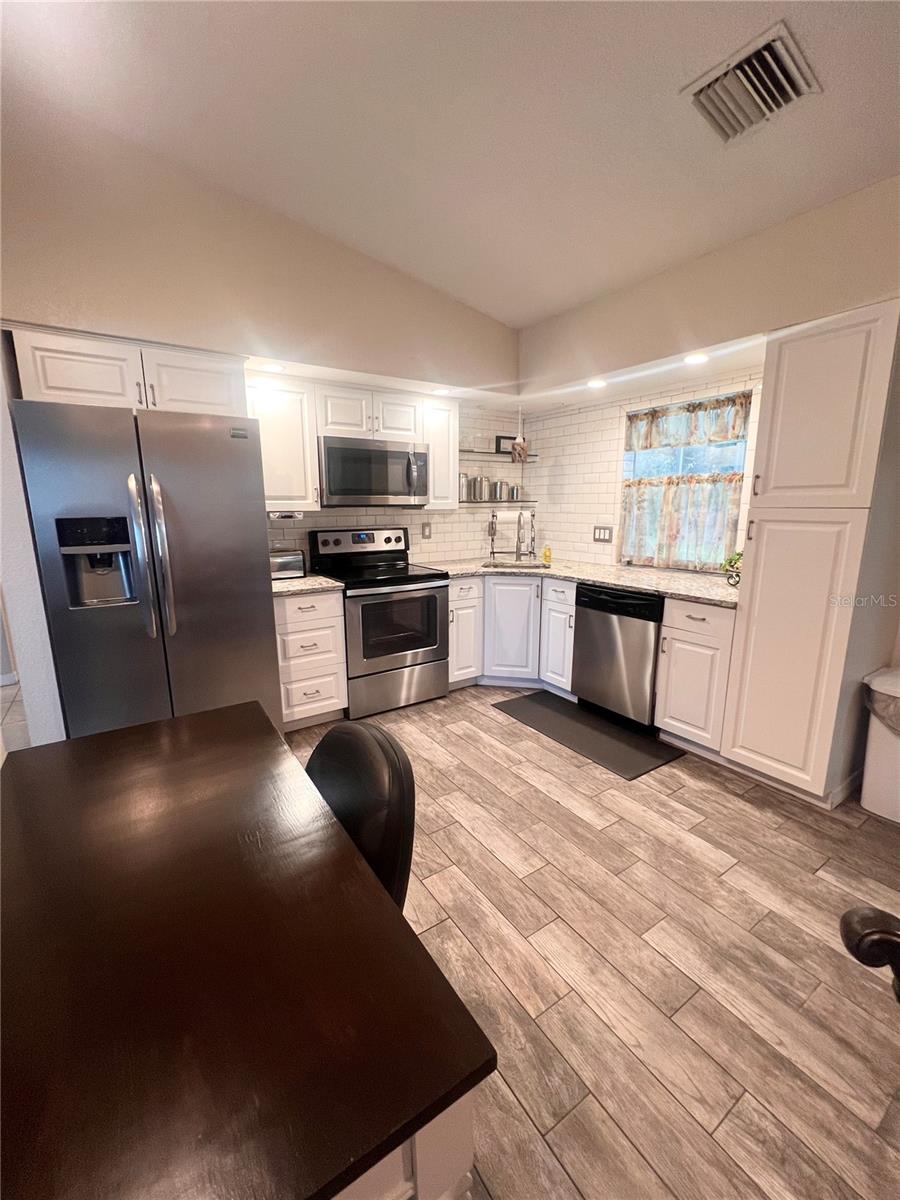 Image 7 of 13 For 20362 Emerald Avenue