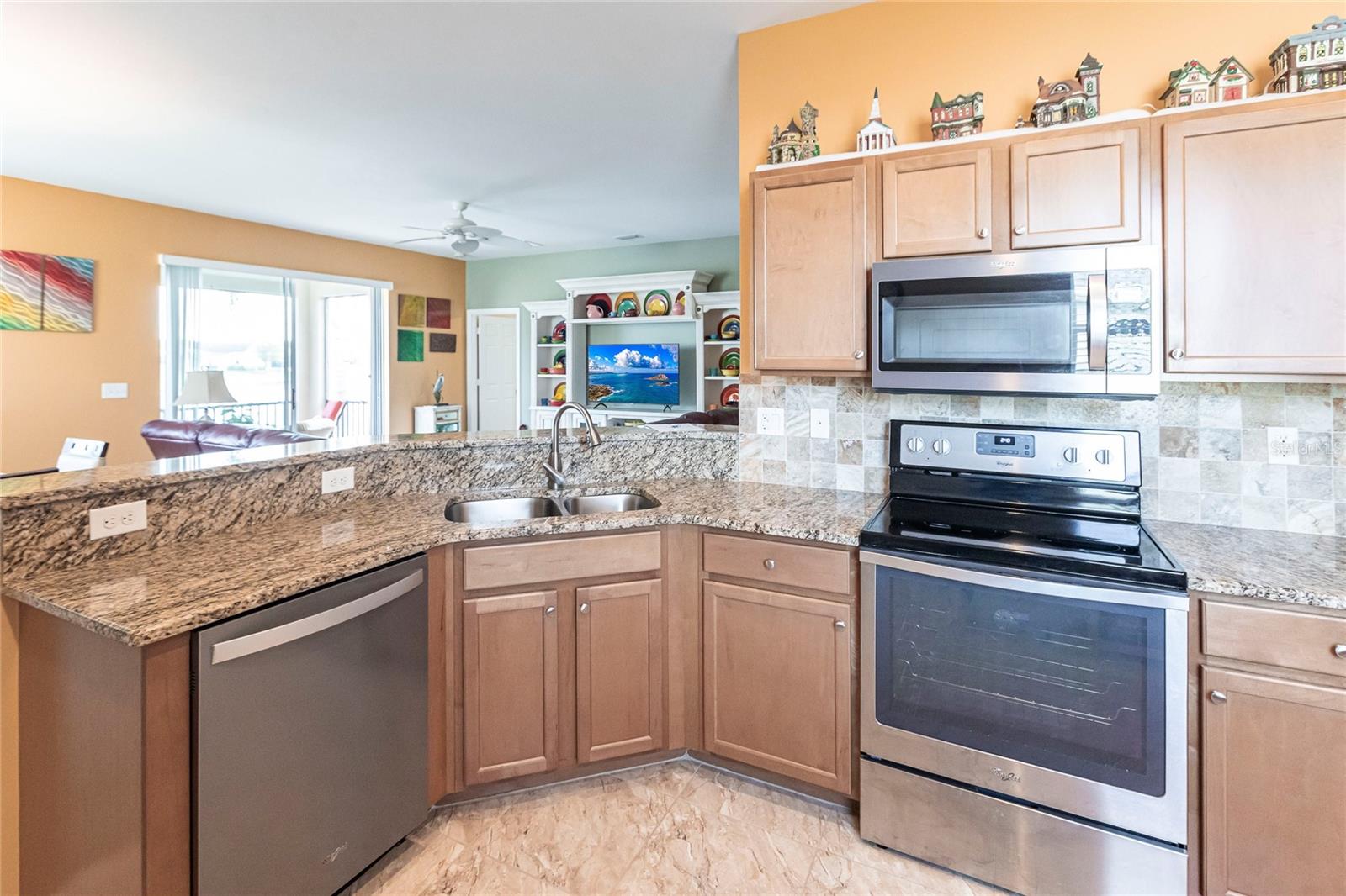 Image 10 of 47 For 24667 Rio Villa Lakes Circle