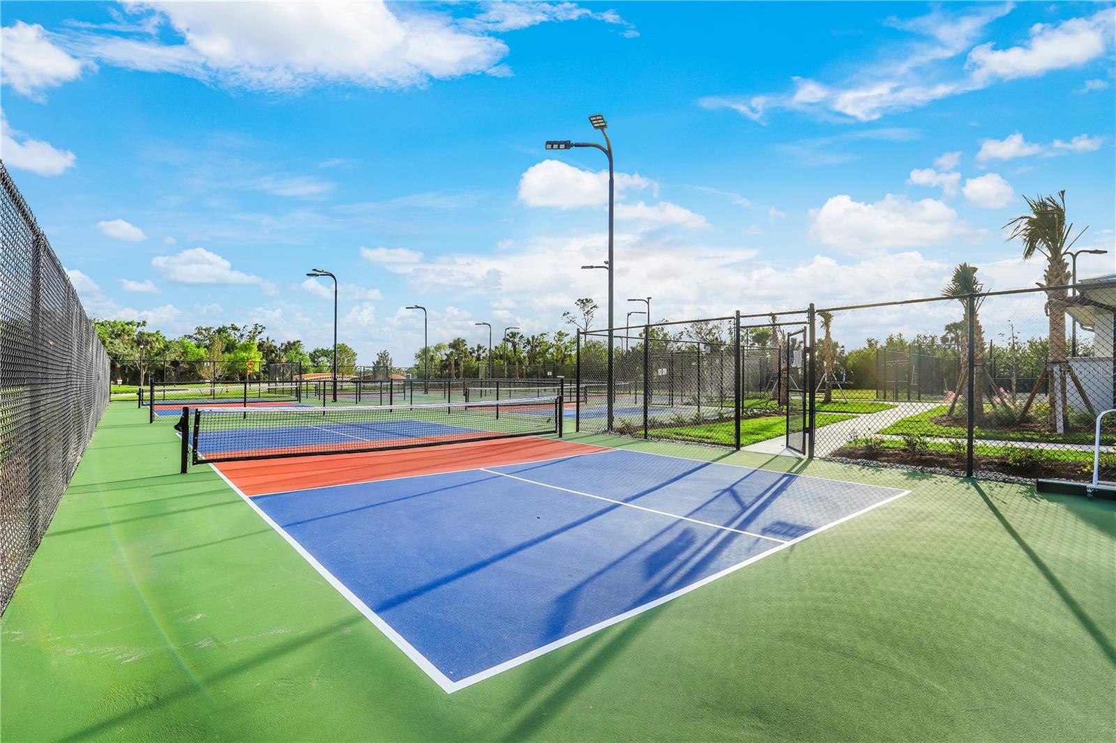 Image 32 of 35 For 14041 Heritage Landing Boulevard 634