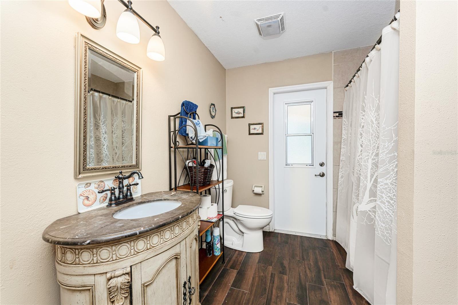Image 11 of 21 For 5991 Gillot Boulevard