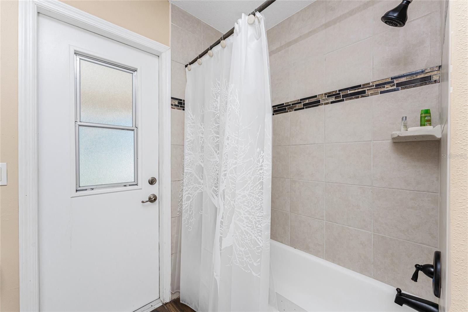 Image 12 of 21 For 5991 Gillot Boulevard