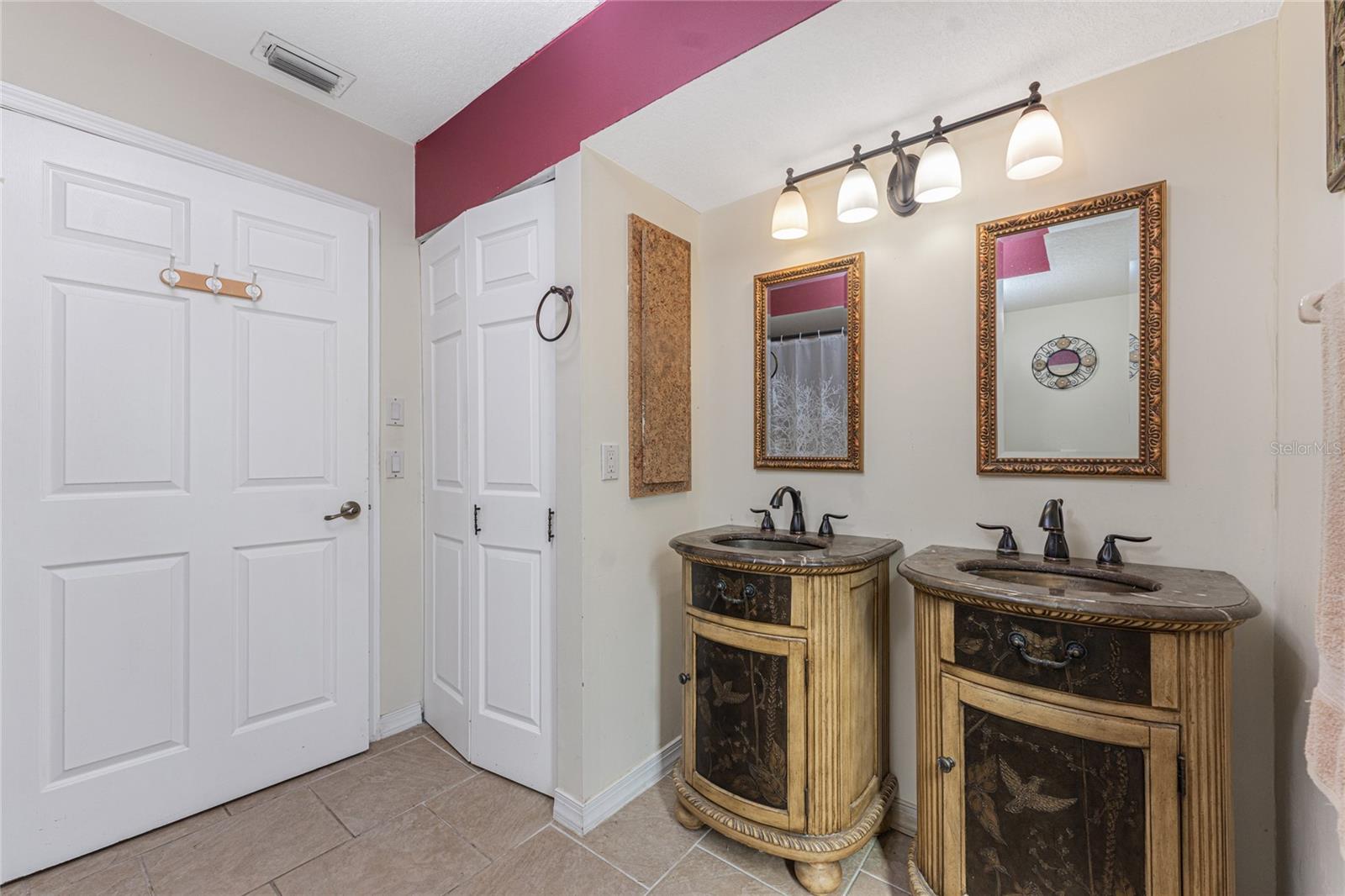 Image 13 of 21 For 5991 Gillot Boulevard