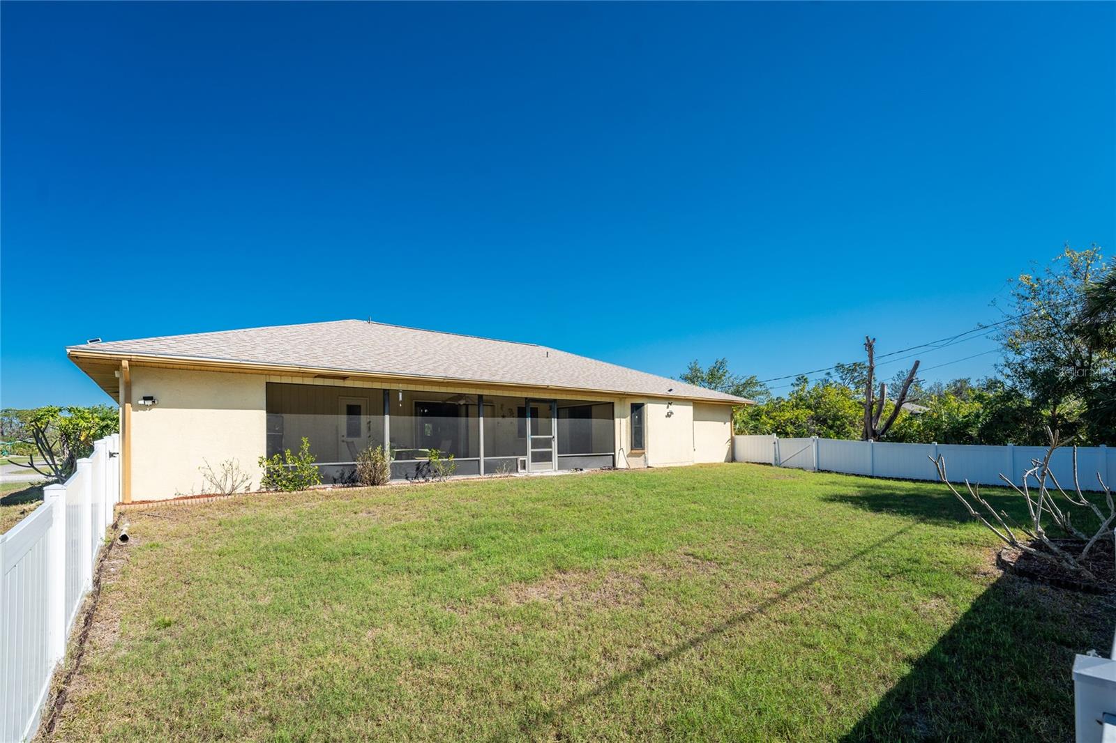 Image 17 of 21 For 5991 Gillot Boulevard