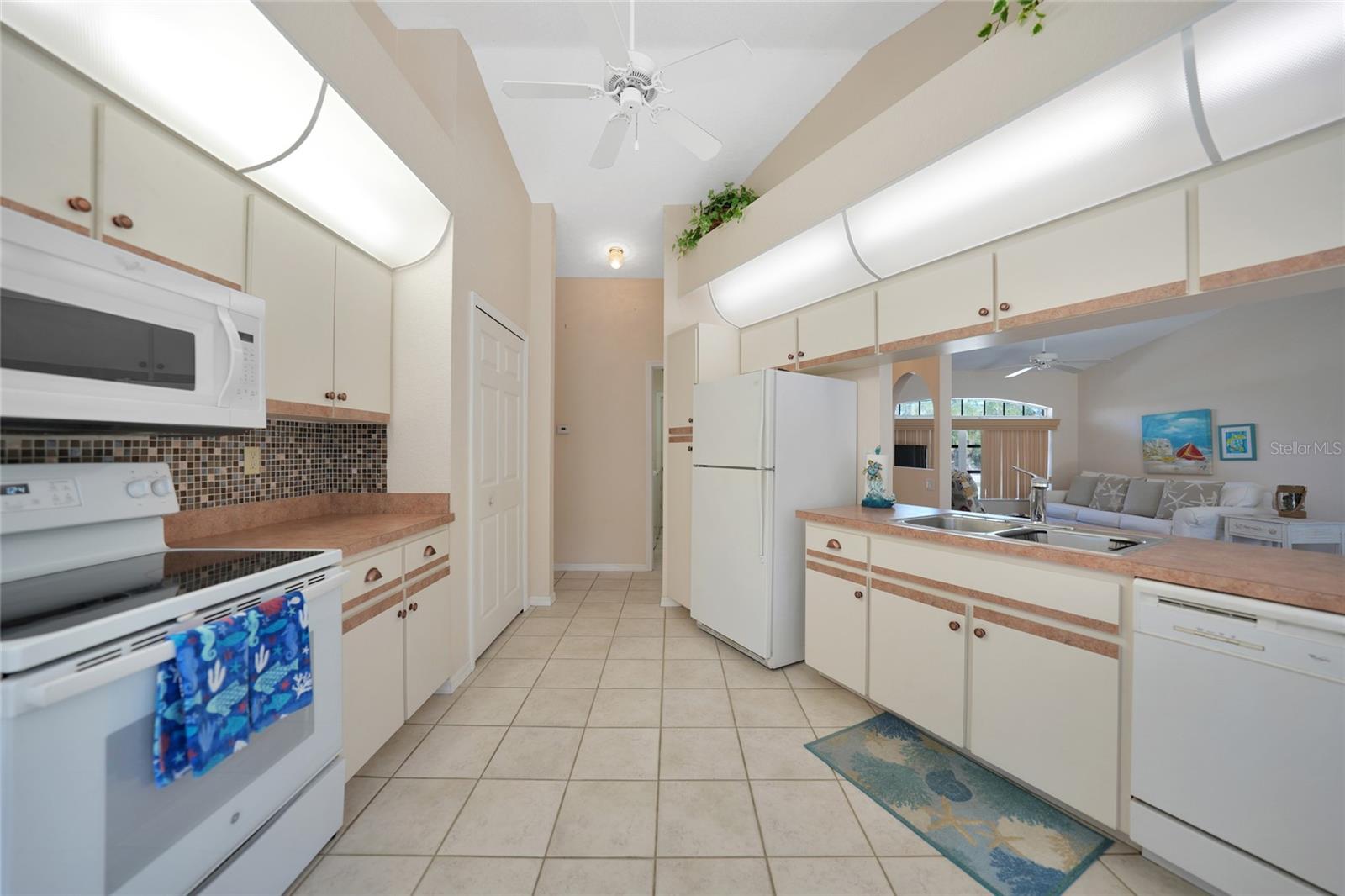Image 16 of 59 For 18395 Edgewater Drive