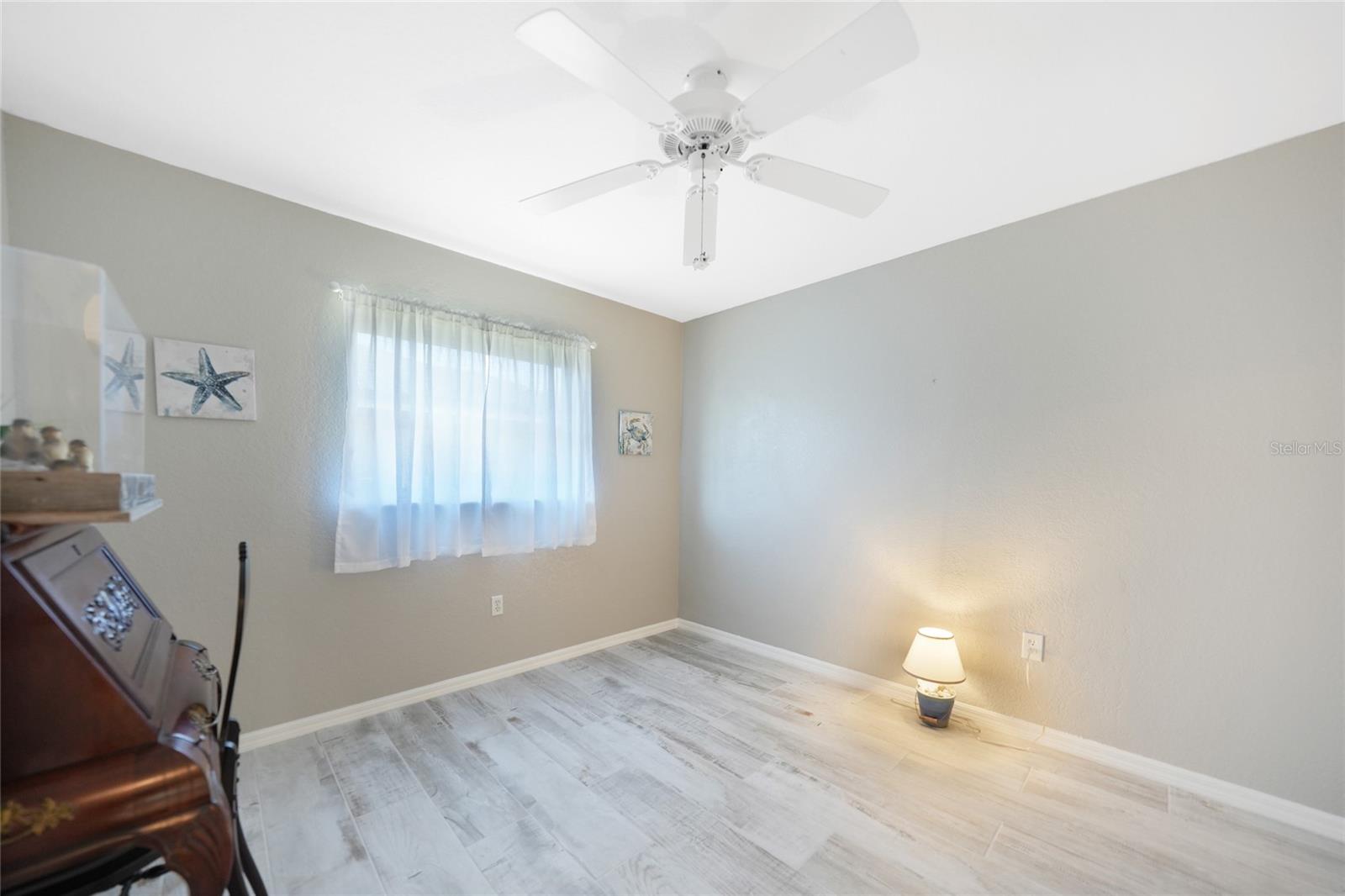 Image 33 of 59 For 18395 Edgewater Drive