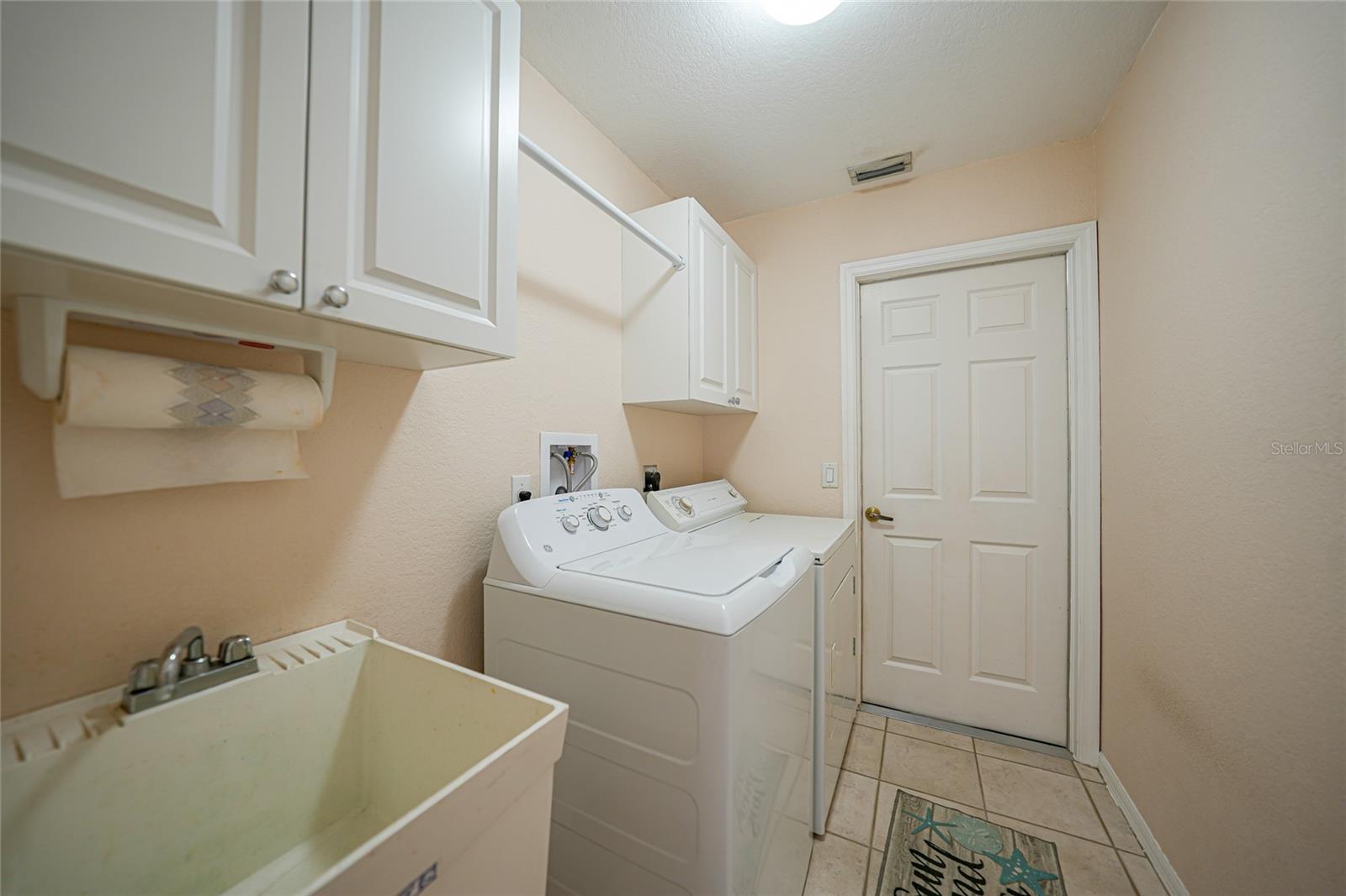 Image 39 of 59 For 18395 Edgewater Drive