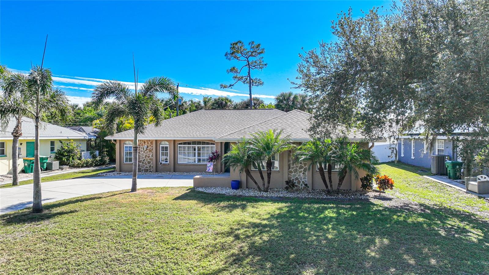 Image 50 of 59 For 18395 Edgewater Drive