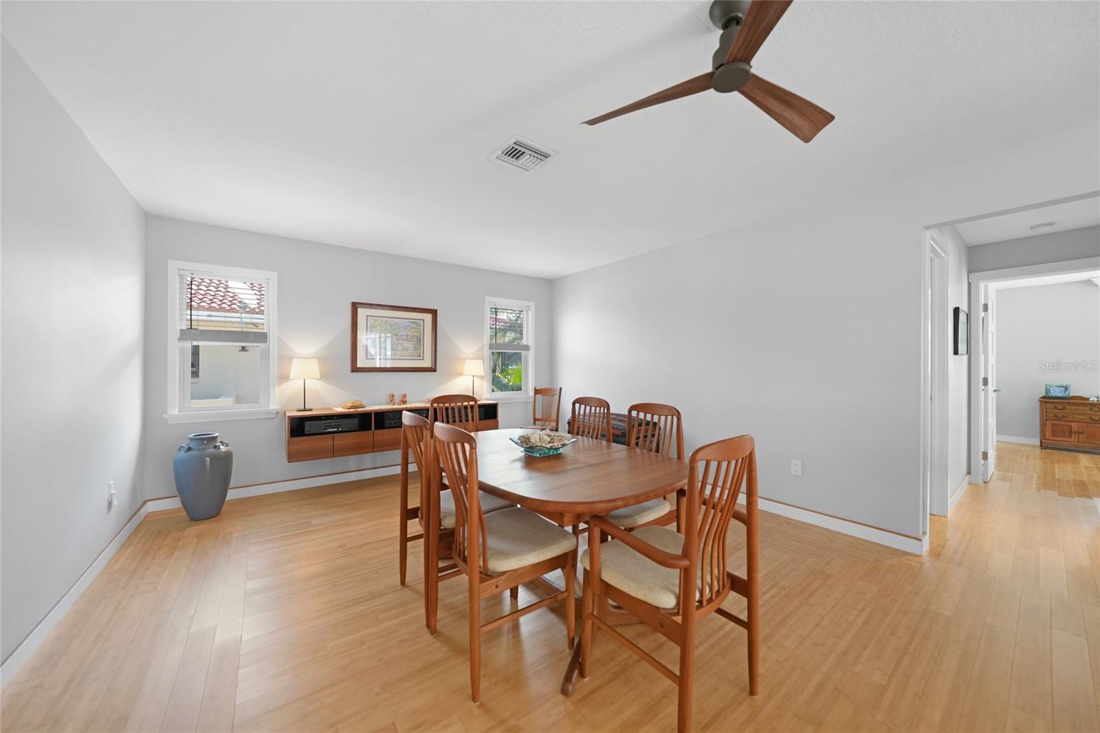 Image 12 of 38 For 1029 San Mateo Drive