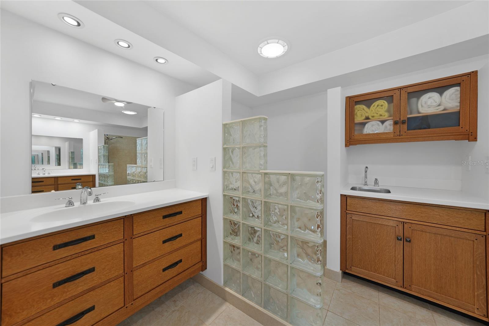 Image 17 of 38 For 1029 San Mateo Drive