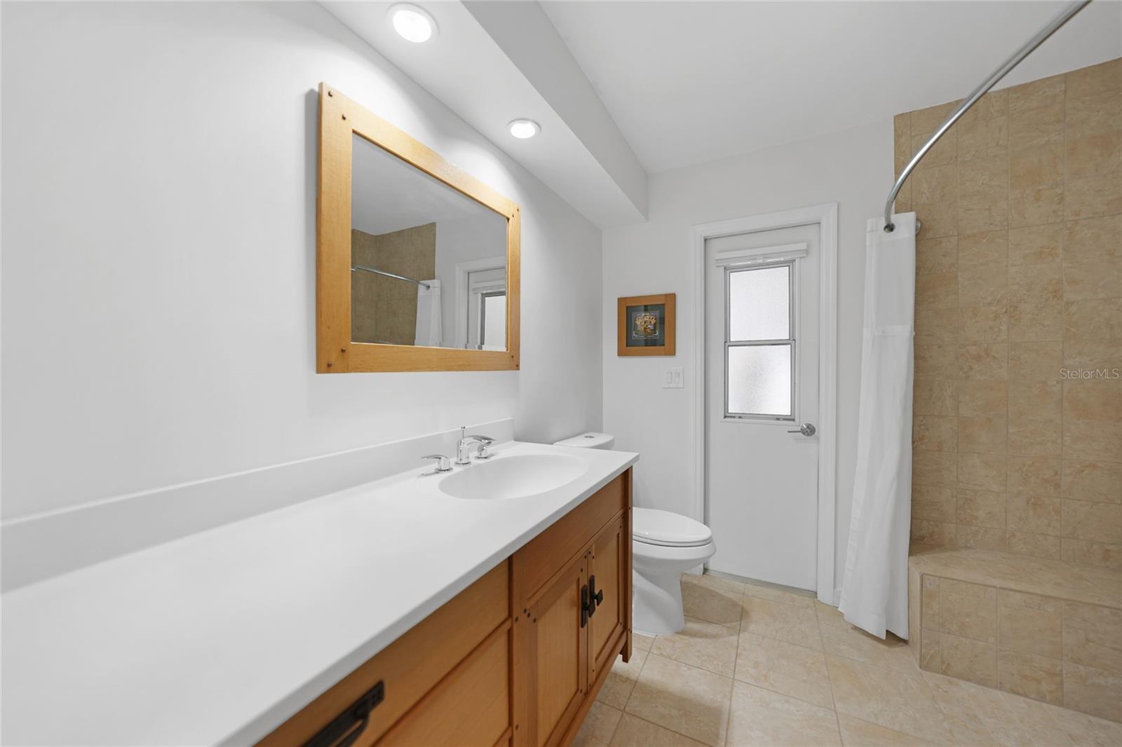 Image 22 of 38 For 1029 San Mateo Drive