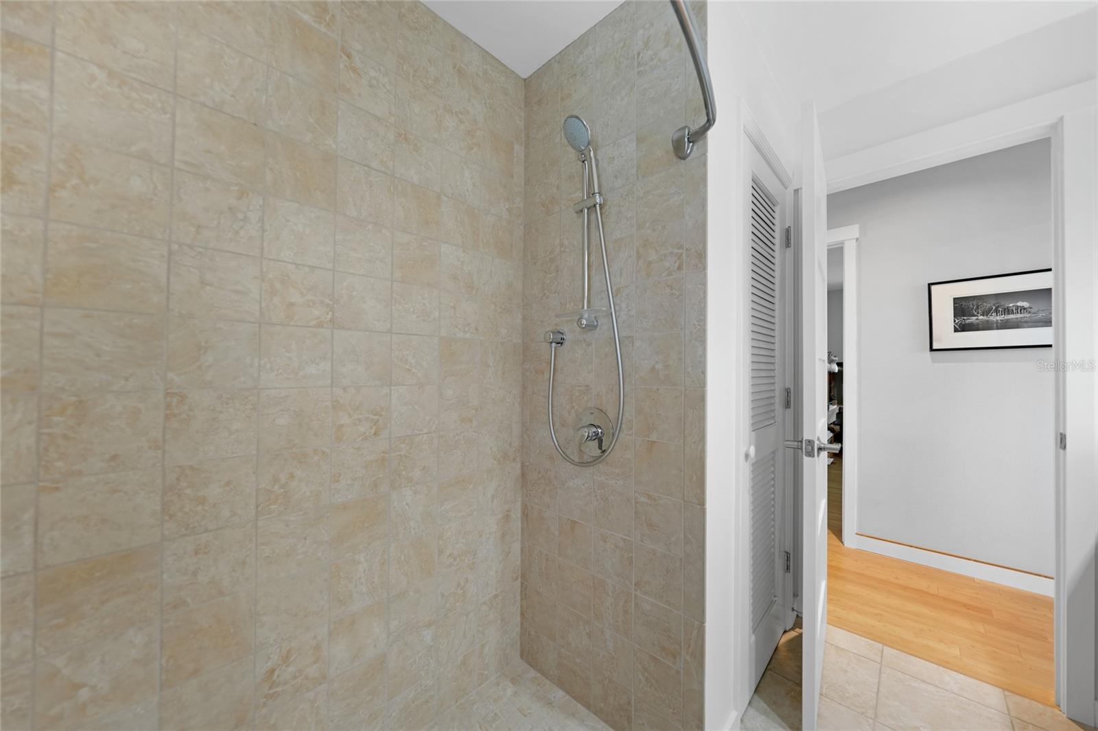 Image 23 of 38 For 1029 San Mateo Drive