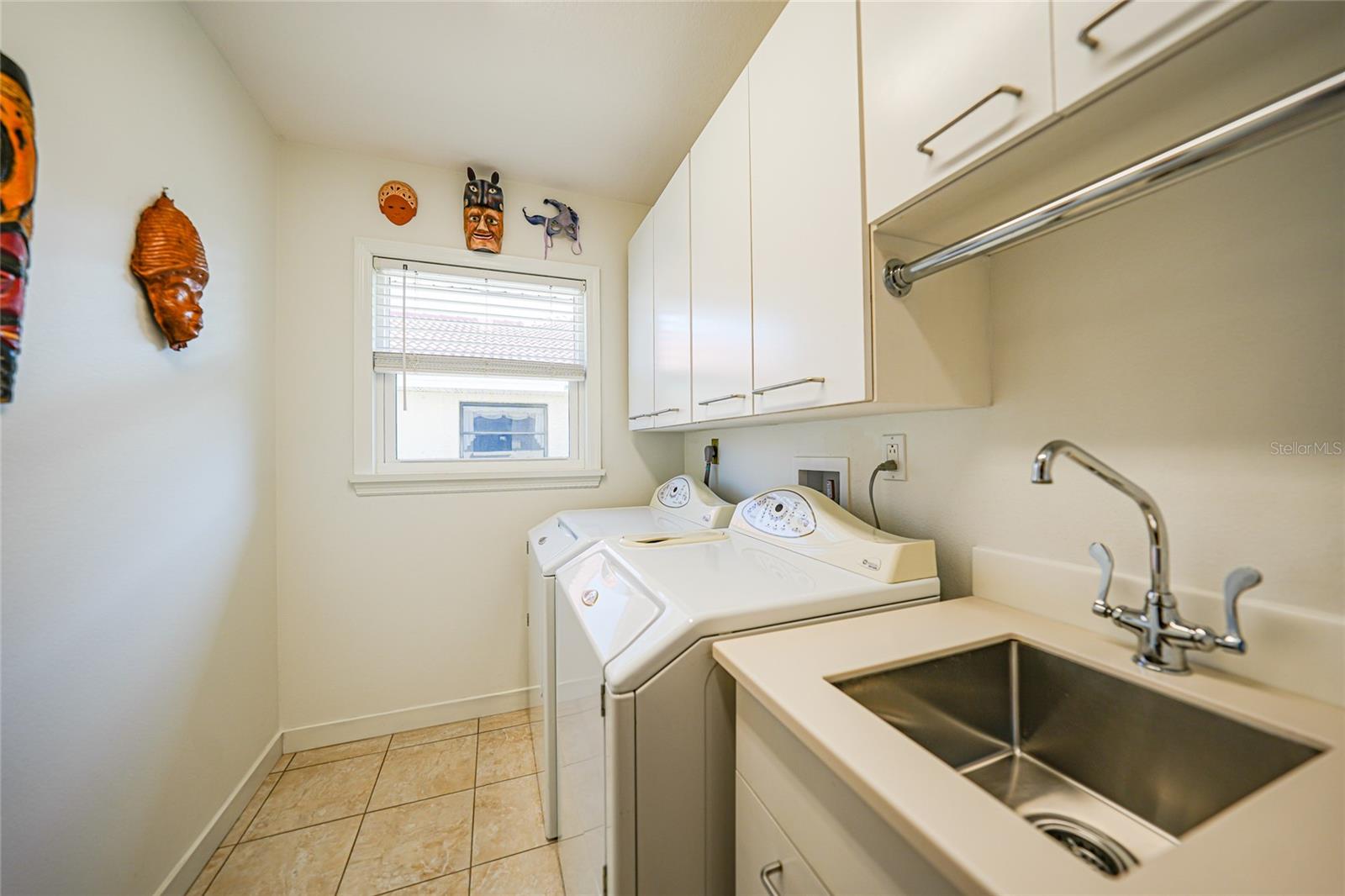 Image 26 of 38 For 1029 San Mateo Drive