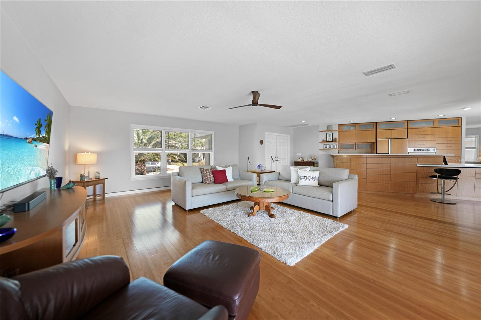 Image 6 of 38 For 1029 San Mateo Drive