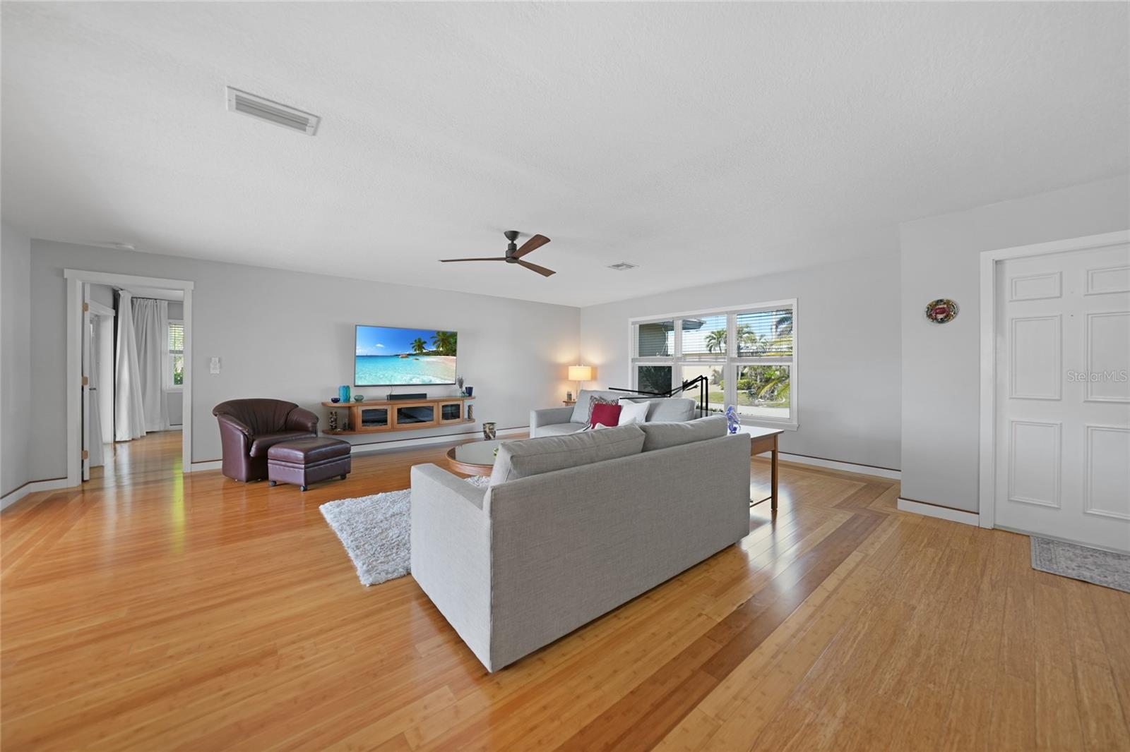 Image 7 of 38 For 1029 San Mateo Drive