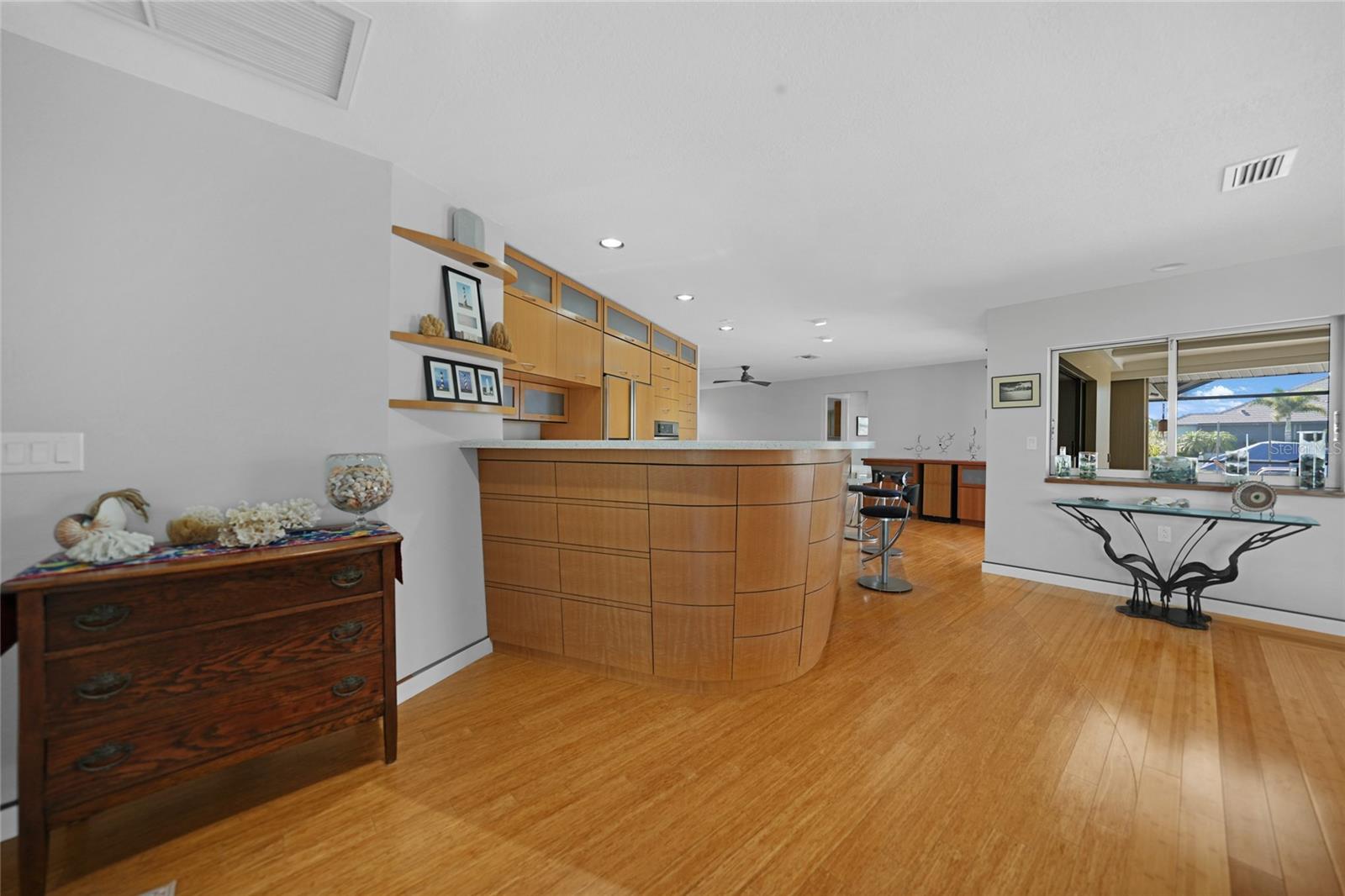 Image 8 of 38 For 1029 San Mateo Drive