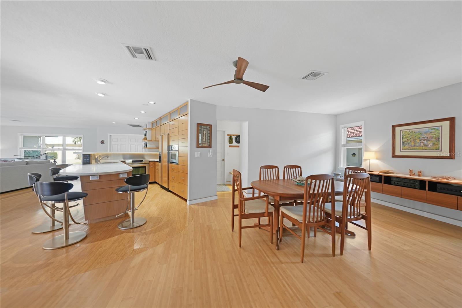 Image 9 of 38 For 1029 San Mateo Drive