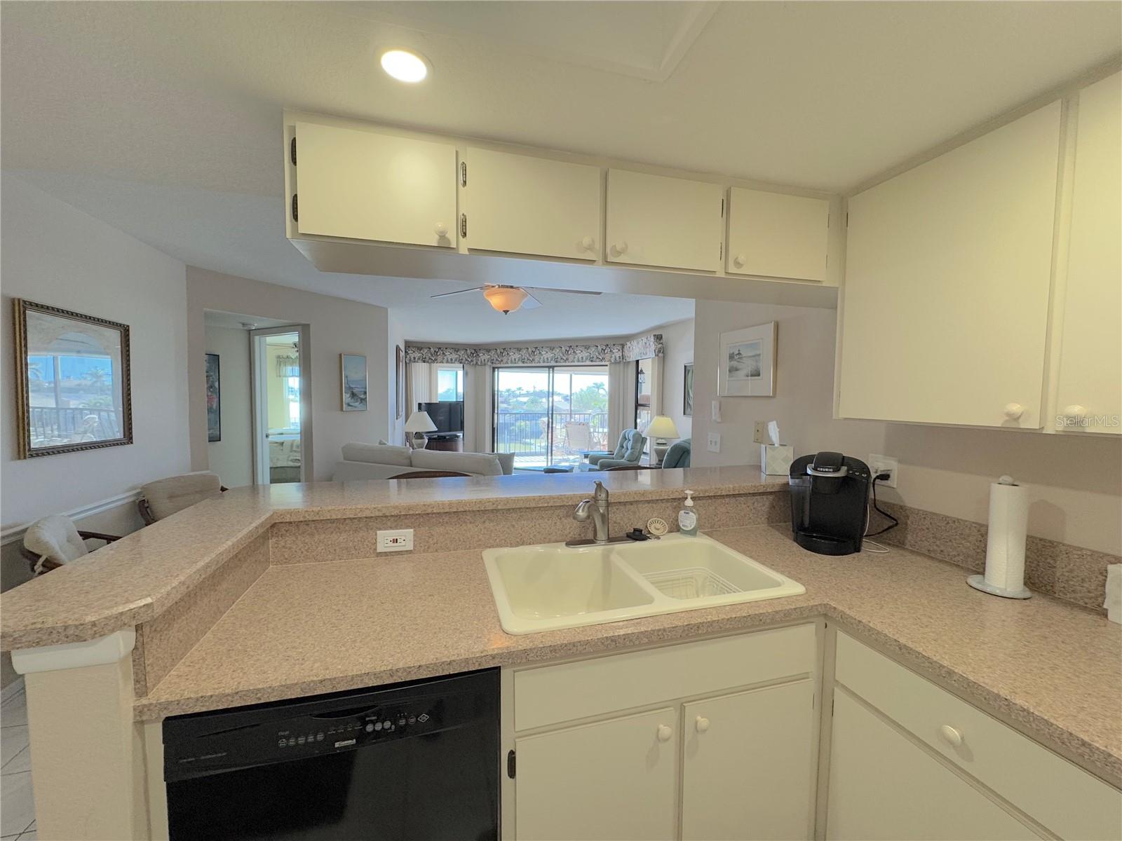 Image 36 of 45 For 2601 Marion Avenue 45c