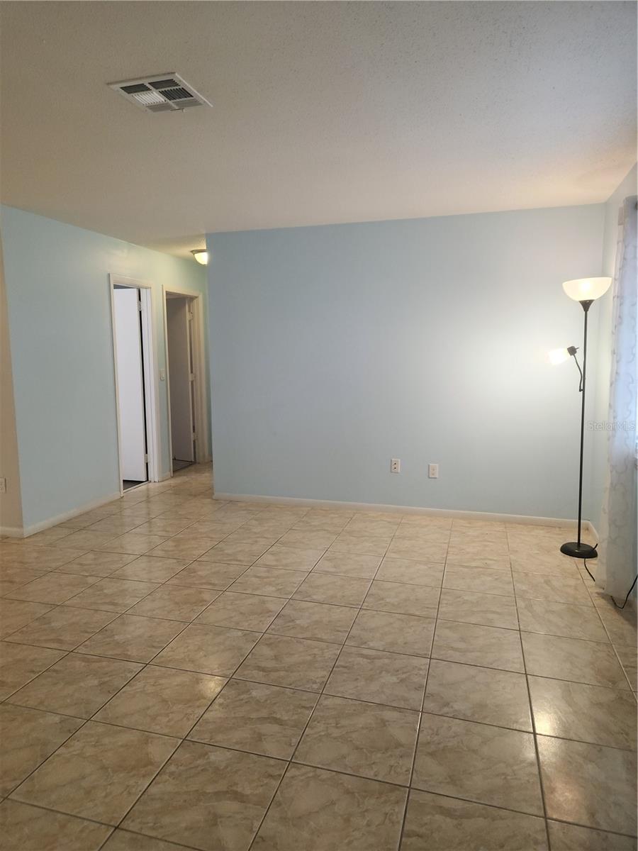 Image 2 of 20 For 2461 Ivanhoe Street