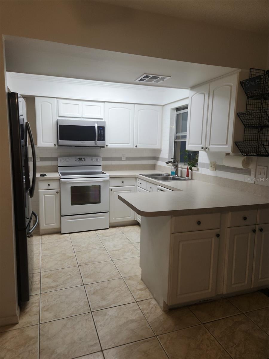 Image 5 of 20 For 2461 Ivanhoe Street
