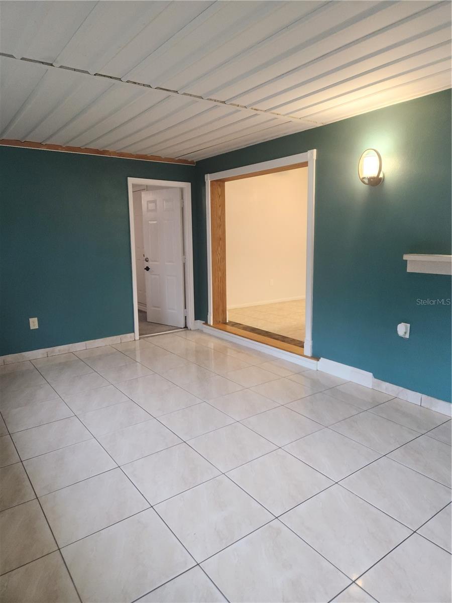 Image 8 of 20 For 2461 Ivanhoe Street