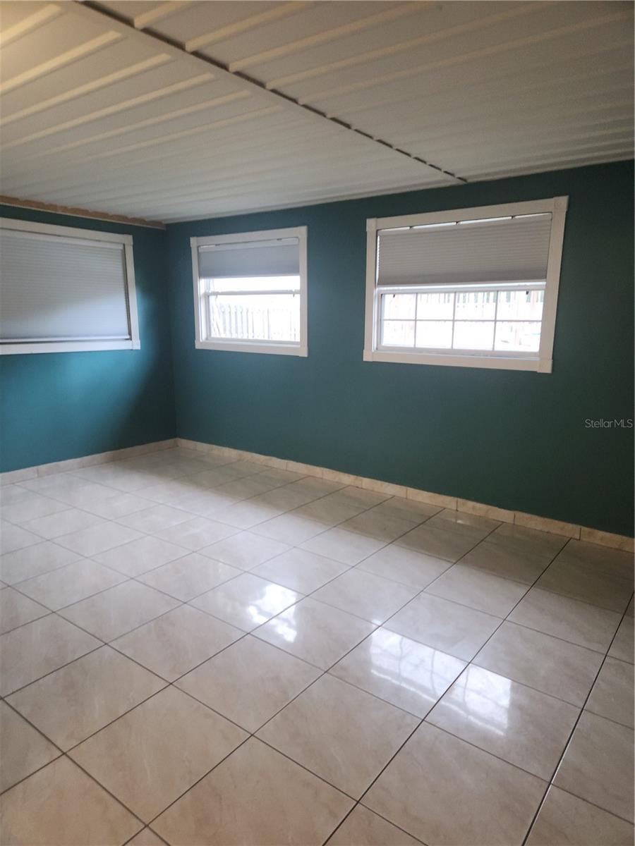Image 9 of 20 For 2461 Ivanhoe Street