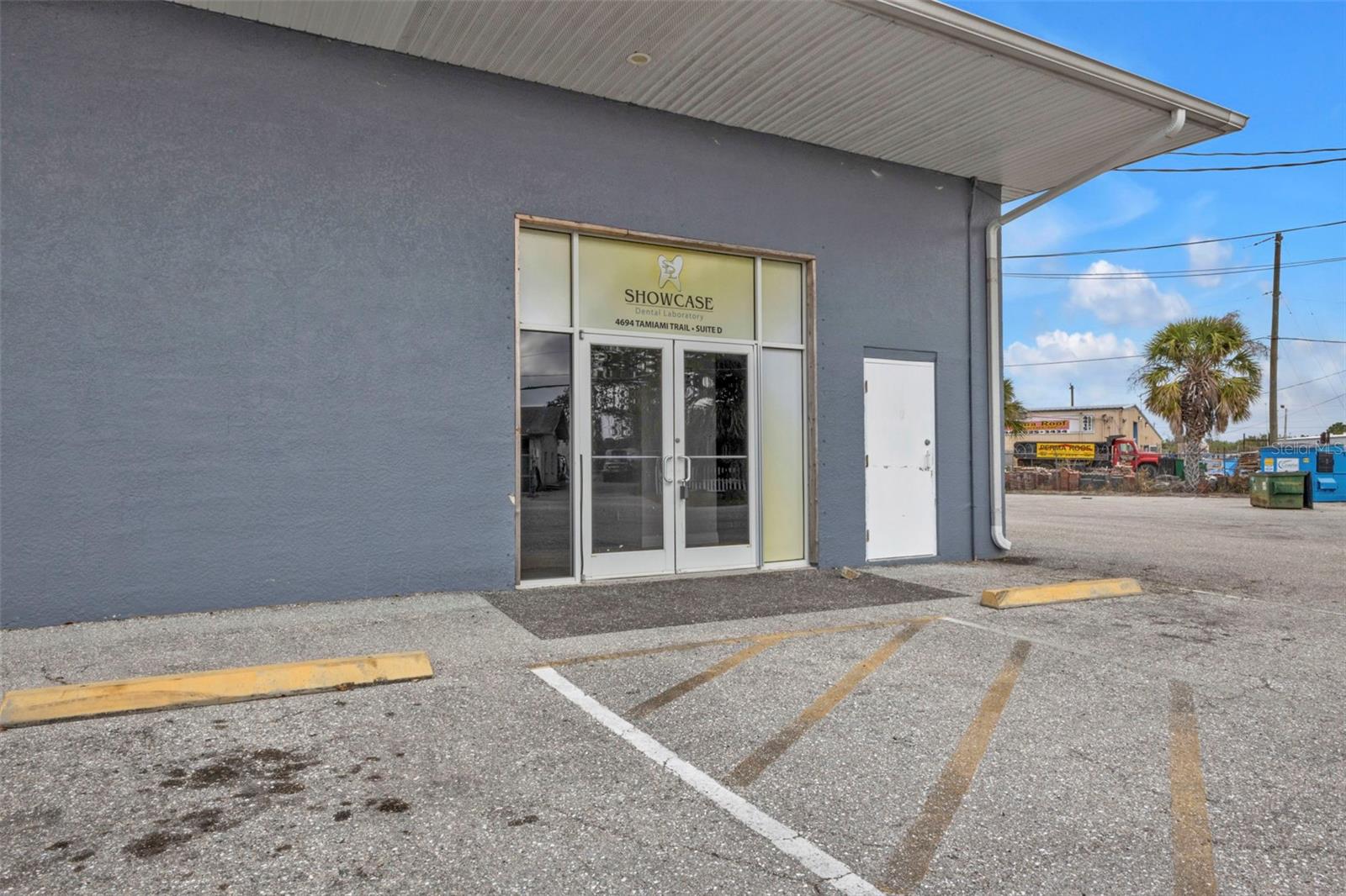 Image 2 of 58 For 4694 Tamiami Trail