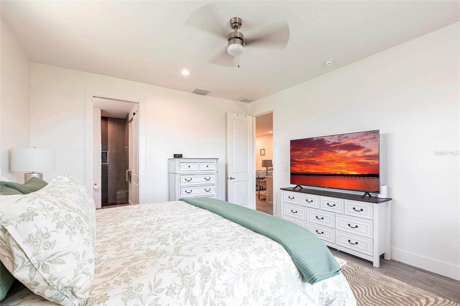 Image 31 of 43 For 2709 Magdalina Drive 101 -102b