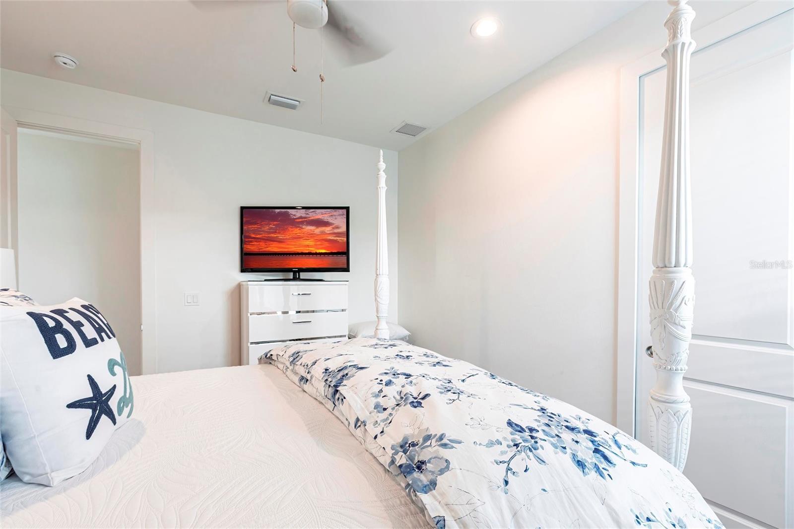 Image 38 of 43 For 2709 Magdalina Drive 101 -102b