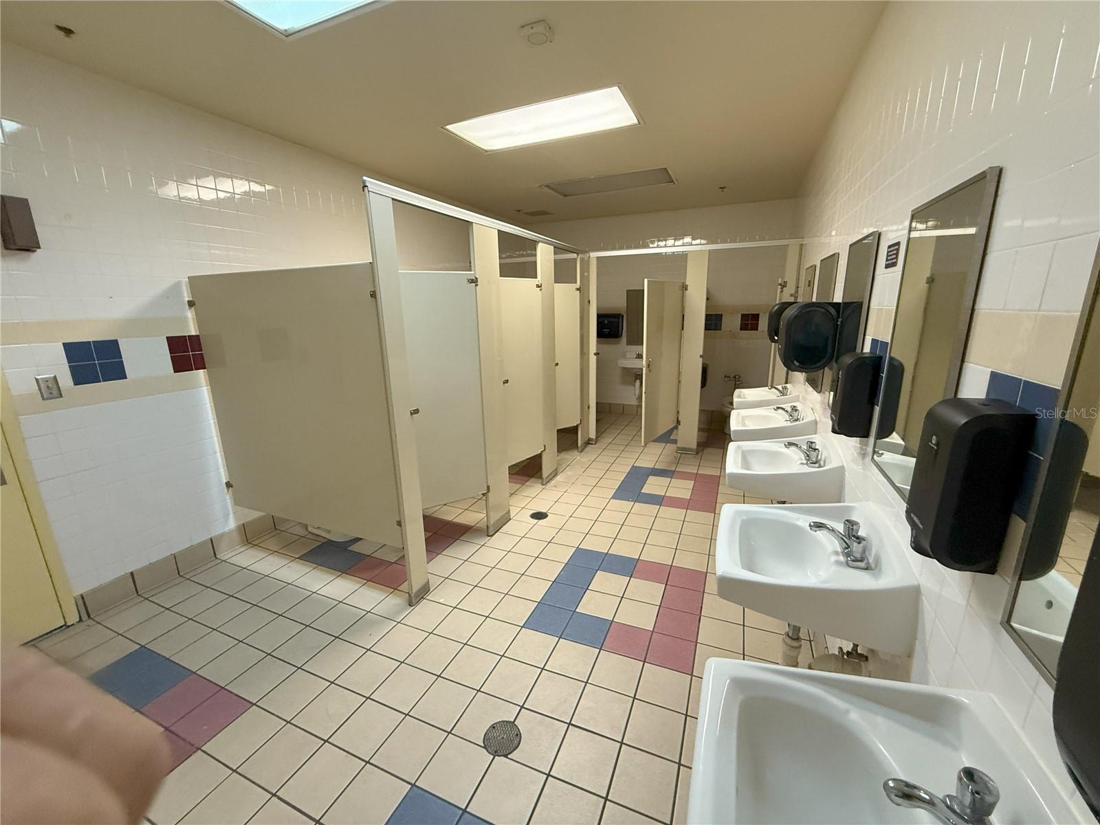 Image 12 of 21 For 10175 Tamiami Trail 2125