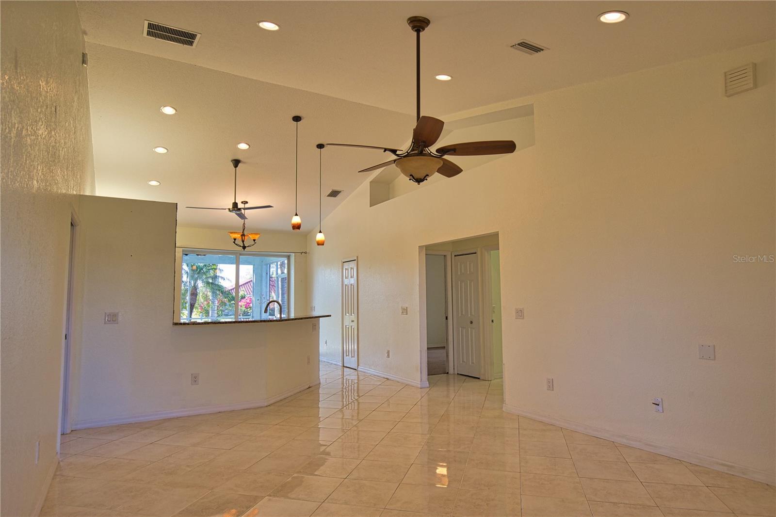 Image 11 of 46 For 1675 Blue Lake Circle