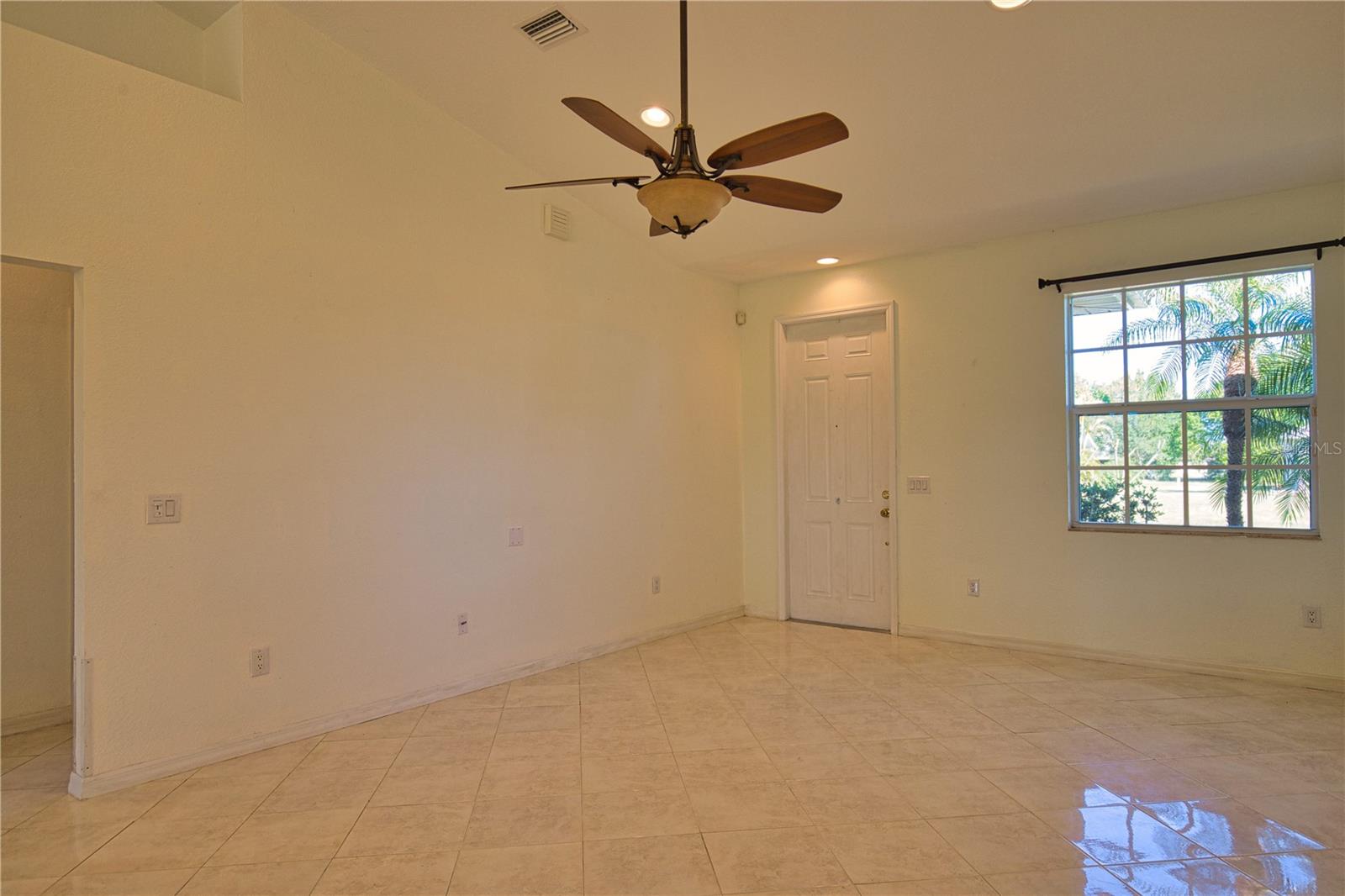 Image 12 of 46 For 1675 Blue Lake Circle