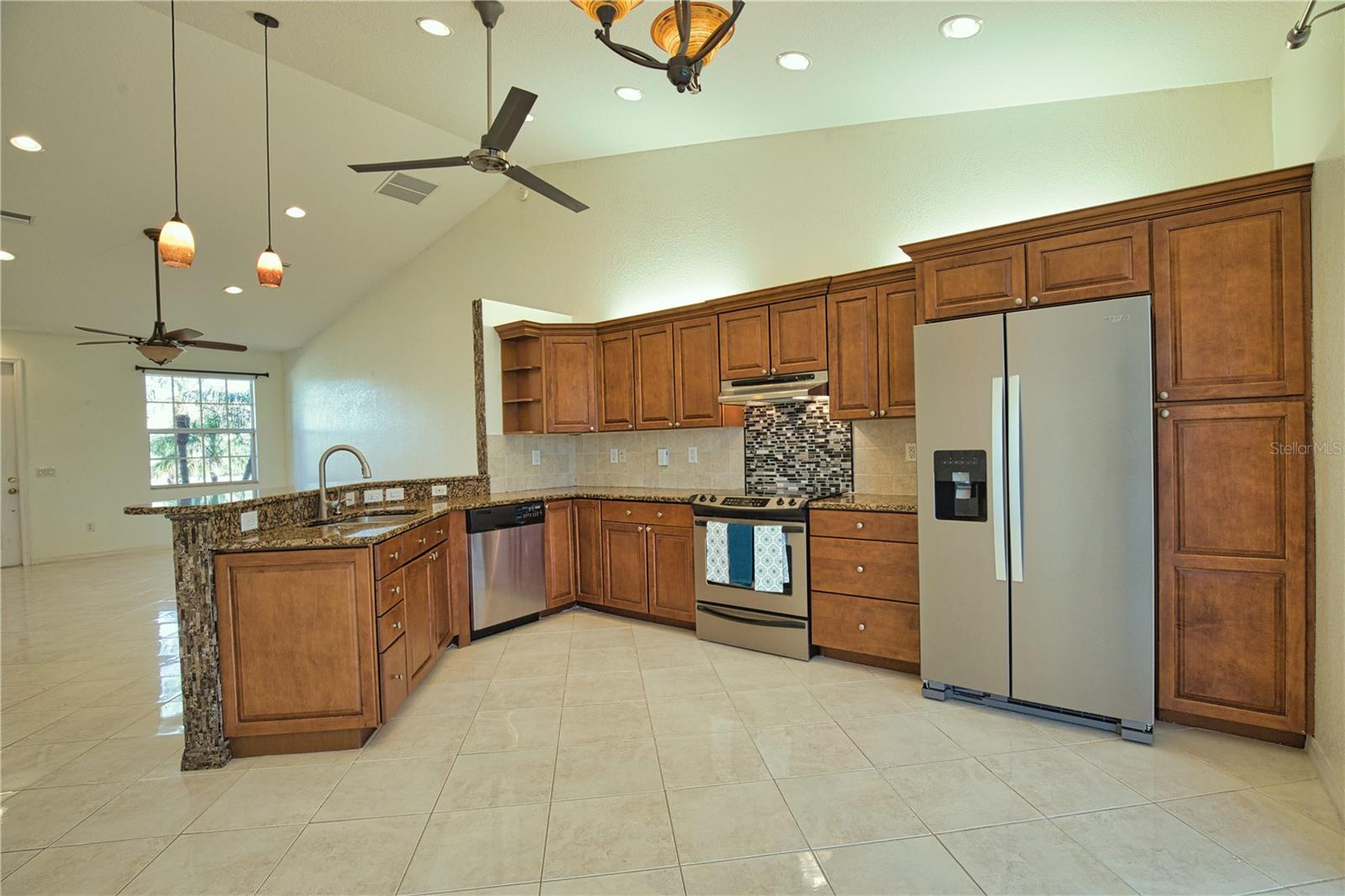 Image 19 of 46 For 1675 Blue Lake Circle